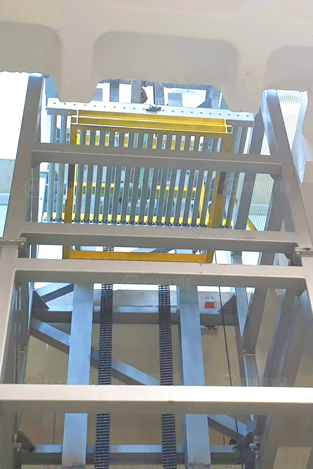Vertical Pallet Lifting Conveyors