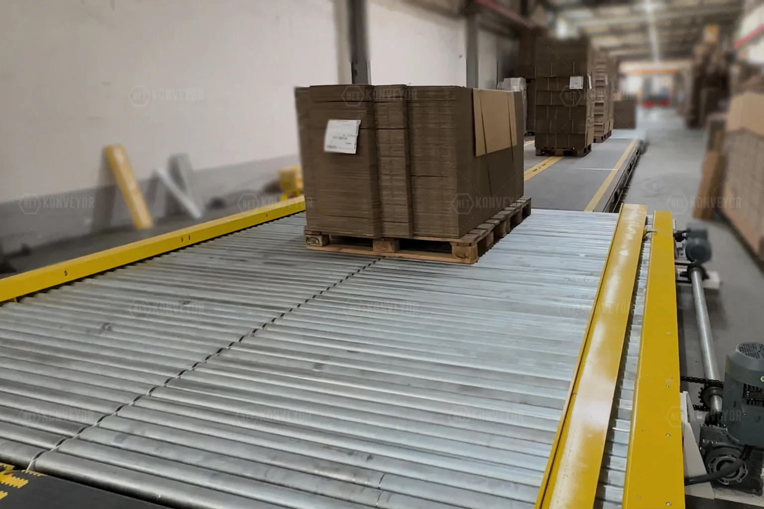 Pallet Centering Conveyor